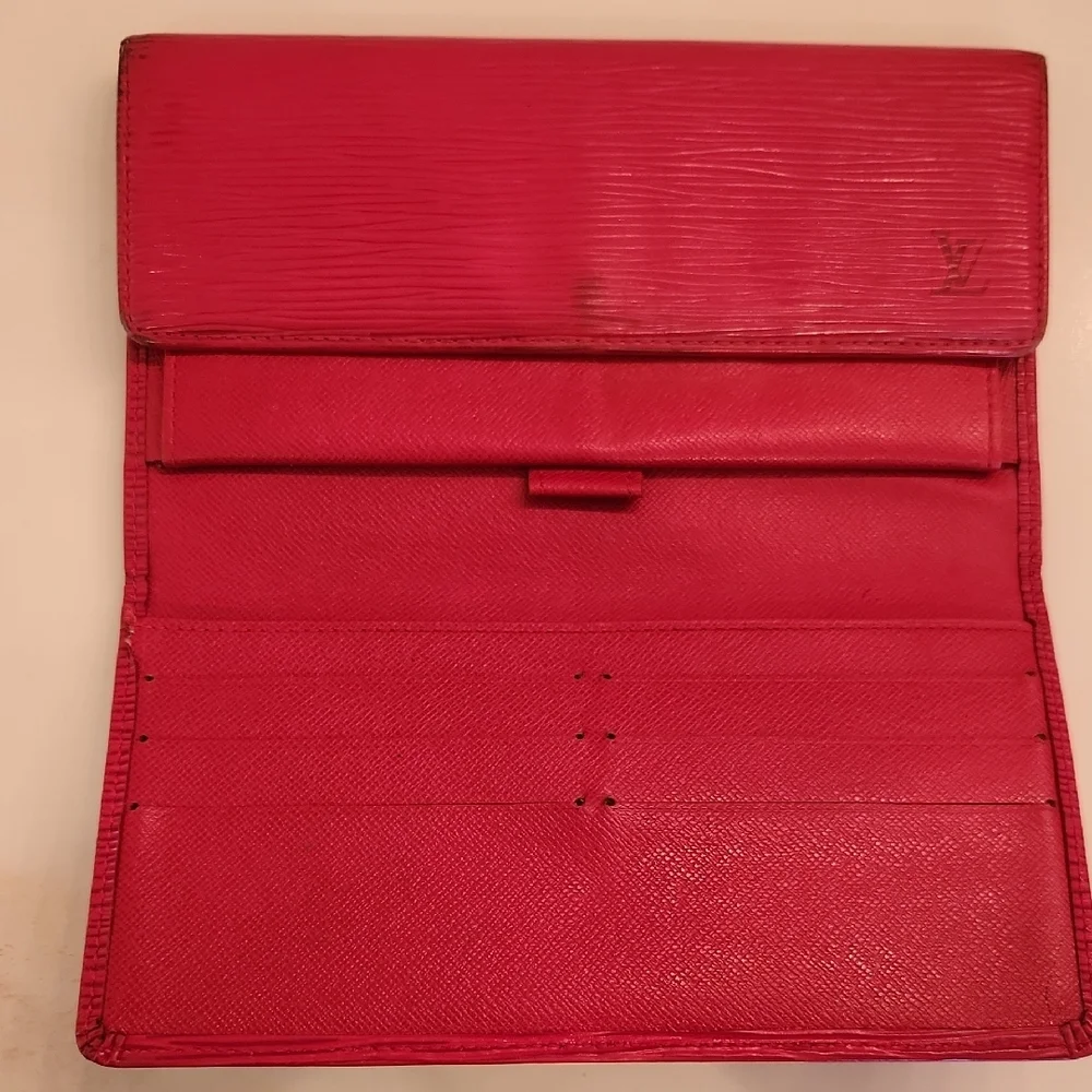 LV Long Wallet. Beautiful Red Louis Vuitton Wallet - Picture 4 of 16